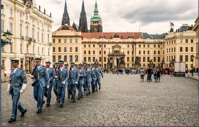 Introductory tour of Prague Castle with skip-the-line ticket - Image 2